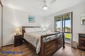 Classic Beach House Lancelin - Image 2