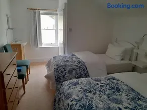Gable Lodge Guest House - Image 4