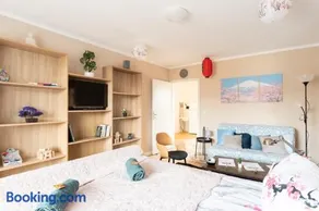 - Zen Haven Luxurious 3-Room Japanese-Themed Apartment with King-Size Beds, Balcony, Bamboo Accents, Entertainment Galore & Private Parking - Near Airport & Train Station - - Image 2