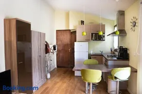 Studio Indépendant avec Terrasse - Image 1