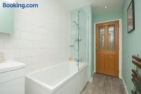 Bow Apartment - Image 2