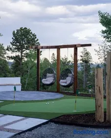 Modern Chalet w Hot Tub, Views, Putting Green - Image 5