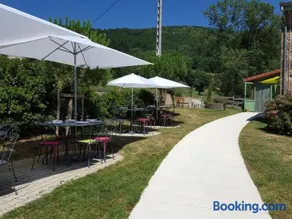 Gîte en Pierre avec Piscine Privée et Terrasse Couverte - Image 1