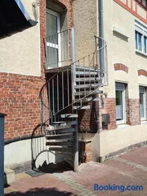 Apartamento con barbacoa, jardín y terraza - Image 4