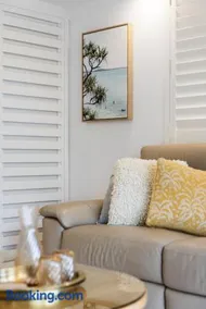 King Suite, Steps to Main Beach - Image 5