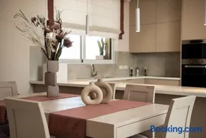 Villa Amada - Spacious & Modern Apartment, by Zantewize - Image 2