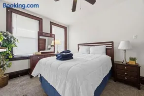 Comfortable Apartment - 2 Bedroom Easy City Access - Image 1