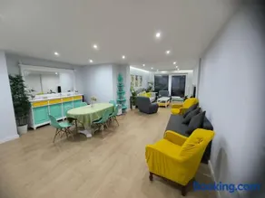Amplio y moderno piso de 4 habitaciones y terraza - Image 3