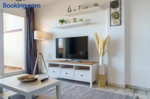 Chic Beachfront Flat with Amazing Sea Views and Private Indoor Parking - Image 5