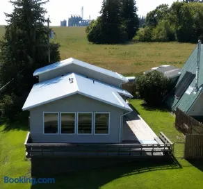 Peaceful 3BR Lakeside Escape, Neepawa, Canada - Image 1
