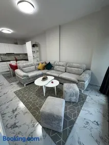 Sunset Apartment - Image 3