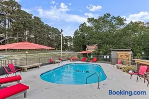 Stonegate Lodge 2 Queen Beds Fast WIFI 50" TV Salt Water Pool Room #207 - Image 4