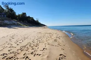 Relax on Lake Michigan at Reagan's Landing - Image 2