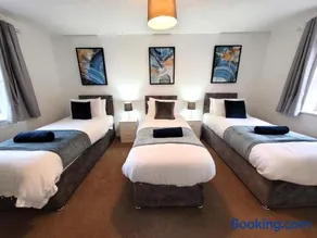 Hythe House - Stylish Stay for Families & Groups by Catchpole Stays - Image 5