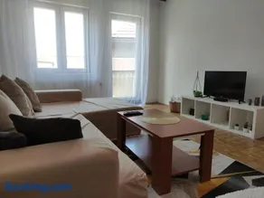 Holiday House - Image 2