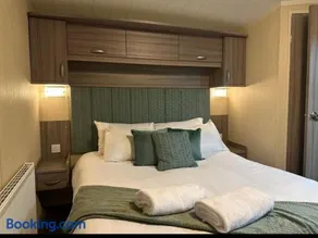 Luxurious 2 Bedroom Caravan - Image 5