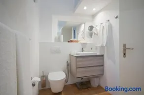Appartamento Cortiletto with Courtyard in Gandria - Image 2