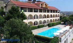 Apart-Hotel Llazari - Image 1