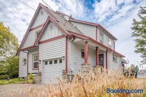 Twin Rocks Beach House - Image 2