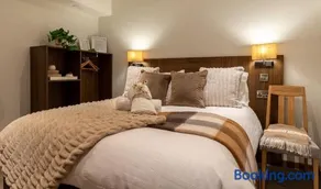 Cropton Lodge at Galtres Retreat - Image 5