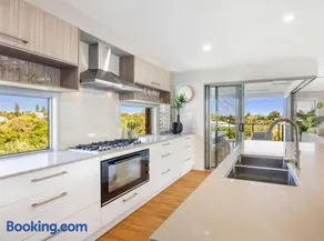The Sunset Apartment on Orealla - Image 4