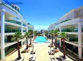 Milana's Deluxe with big patio and pool - Image 3