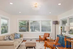 Family Downtown Mansion - Sleeps 13 - Image 3