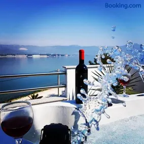 Luxury apartment MaLea with jacuzzi and sauna, by the sea - Image 1
