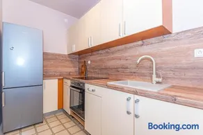 Apartment Nocturno - Image 3