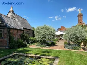 Beautiful Period Home with Heated Pool - Image 3