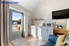 Pheasant Bedroom - Image 2