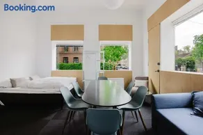 Nomad City Lakes Grand Room for 11 - Image 2