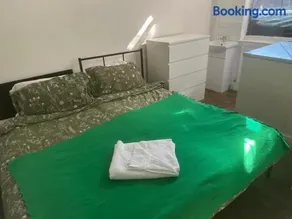 Cosy 4 Bedroom Walsall House - Free WiFi & Parking - Image 4
