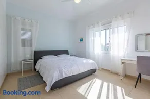Villa Sapphire - Luxury 5BR Designer Retreat with a Private Swimming Pool - Image 4