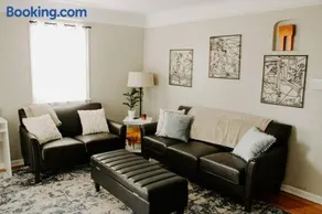 Cozy house near Lake Erie, 10 minutes to Downtown. - Image 2