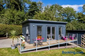 The Loft, Apple Lodge & Blossom Lodge - Image 2