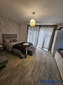 Bright spacious room in Manningtree - Image 2