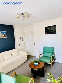 Relaxing Modern Stay for Families and Groups - Image 2