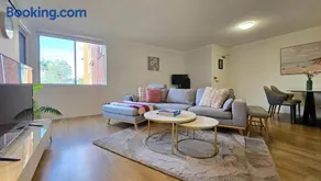 Coastal Clovelly Retreat - Walk to Beach & Cafes - Image 2
