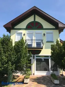 Kőrös Hotel - Image 1