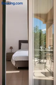Villa Renata -Pool, Large Garden & Free Parking, 2 Minutes Walk from The Beach - Image 2