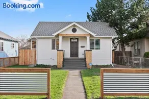 City Close Style First Modern Bungalow Vibes - Image 2