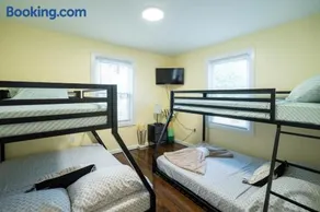 Tranquil 3BR Boston Apt w Balcony, Parking, Bathtub near Franklin Park Zoo 303 - Image 2