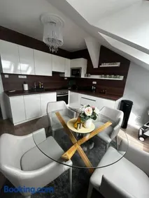 The Manor - Image 3