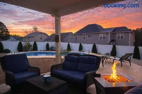 Amazing Pool, Cozy Backyard, 20 min to FT Bragg - Image 1