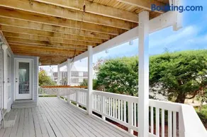 Beautiful ocean front home with direct beach access and outdoor shower - Image 4