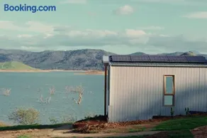 Lake Eildon Cabin with Lake Views, Plunge Pool & Outdoor Cinema - Image 1