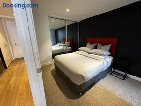 Brunswick Apartment with Car Park - Image 2