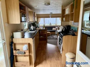 Shell Beach Holiday Home Mersea Coopers Beach - Image 5