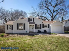 Charming 3BD 2BR Dog Friendly - Image 2